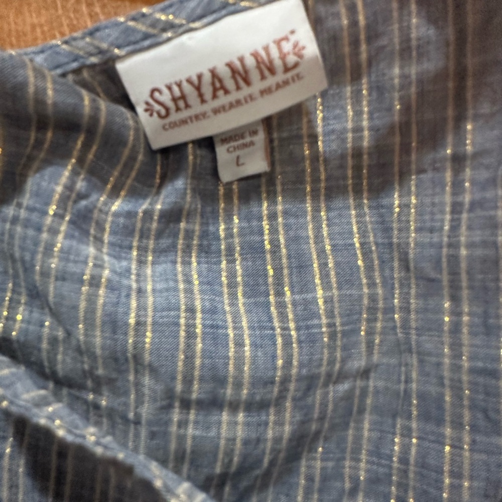 ✨like new!✨Shyanne Blue Striped Women's Blouse - Picture 2 of 7
